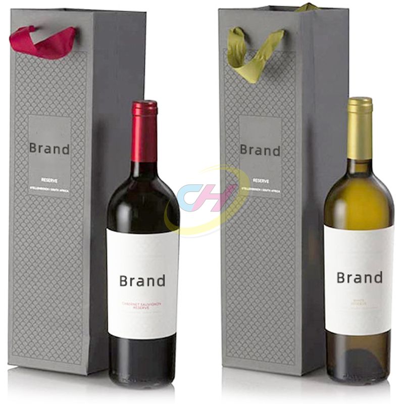 Crafted Scenic Whiskey Gift Box: Elevate Your Spirits Presentation