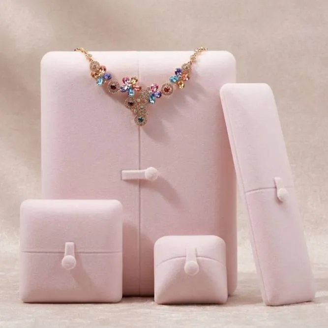 Why Custom Printed Bracelet Packaging is the Heart of Jewelry Branding